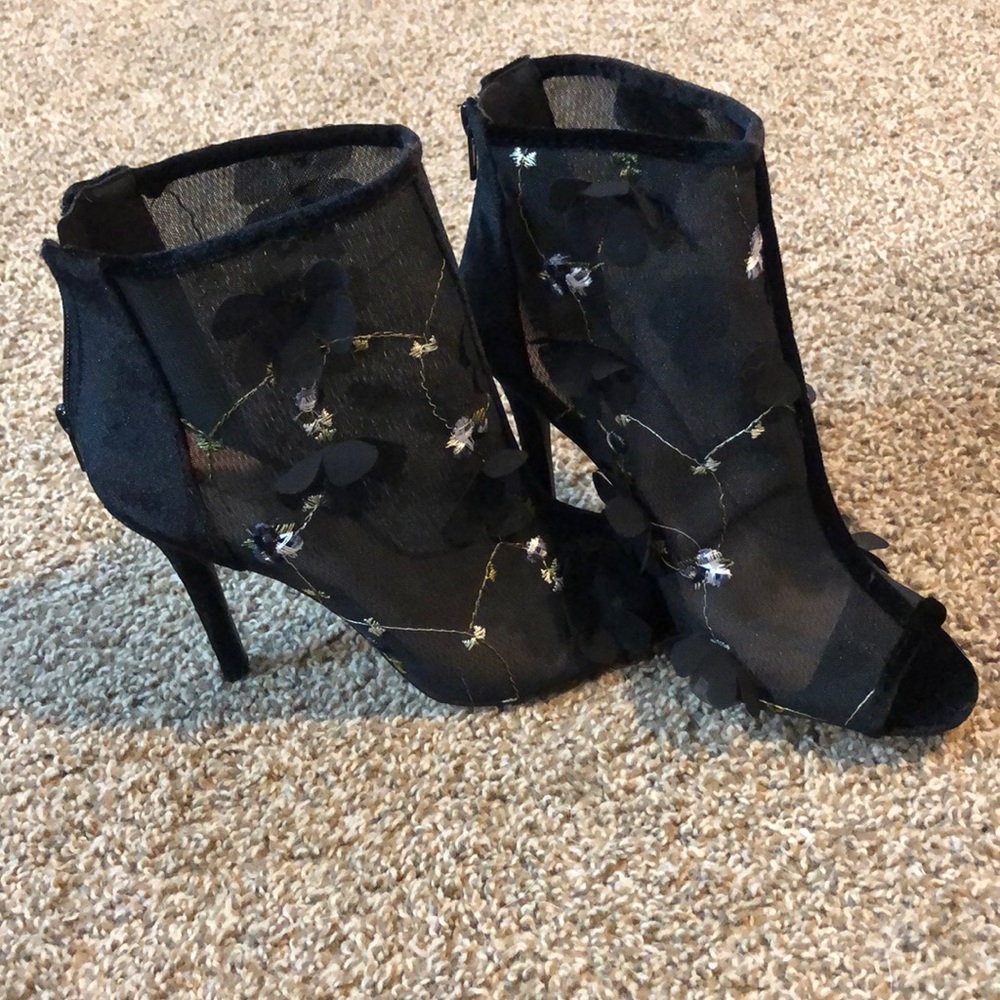 Black floral mesh high heels! QUPID